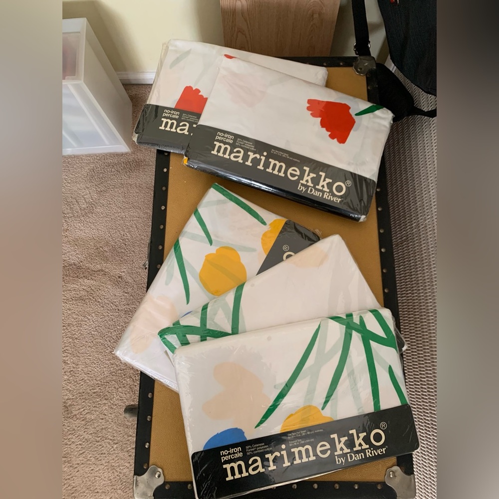 NOT AVAILABLE. CAN NOT DELETE Marimekko twin sheets.
